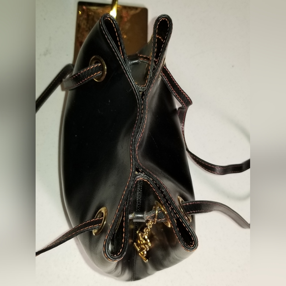 Authentic Yves Saint Laurent Black Leather bucket bag - Picture 7 of 13